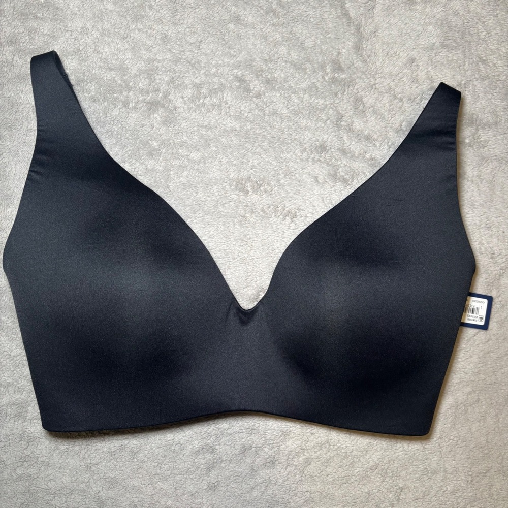 GapBody Womens Everyday Wirefree Bra Black 32D Seamless Molded Cups 501315-00-2